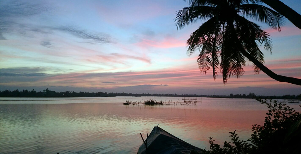 Hoi An Kayaking with Floating Bar Tour